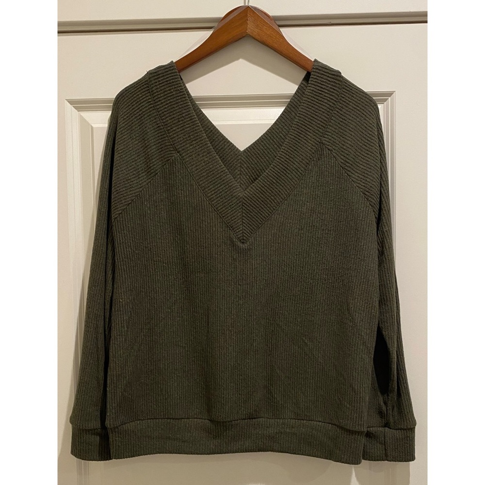 Wantable Brushed Rib Hacci Raglan V-Neck Top - Picture 3 of 5